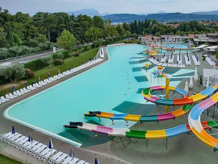 Camping per 6 persone, con Idromassaggio e Terrazza nonché Piscina per bambini e Piscina a Bardolino