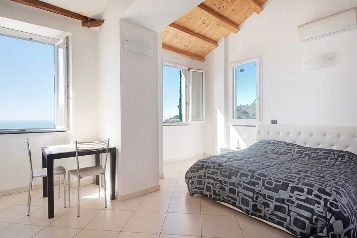 Appartamento intero, Studio "Serra Monolocale" con terrazza e aria condizionata in Bonassola (Città), Bonassola