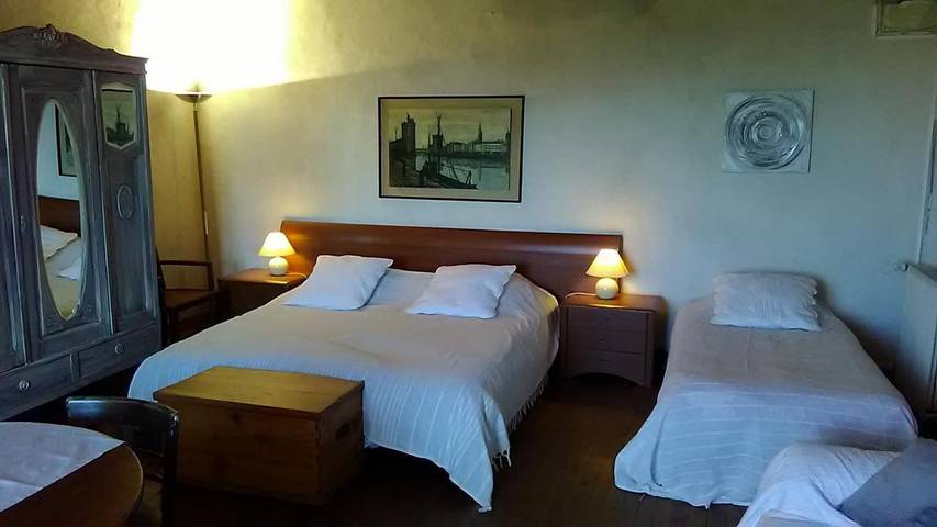 Location de vacances pour 6 personnes, avec piscine ainsi que vue et jardin à Beaumont (Vienne) - 4