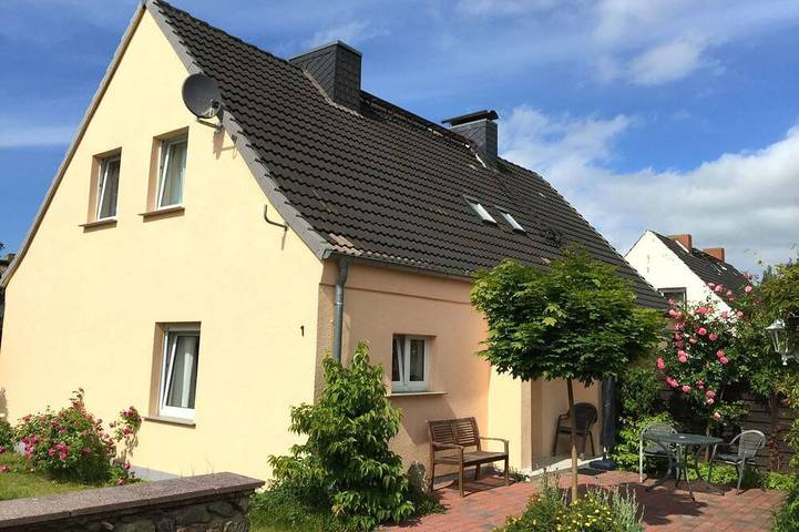 Ferienhaus für 4 Personen, mit Garten und Terrasse, mit Haustier in Saal