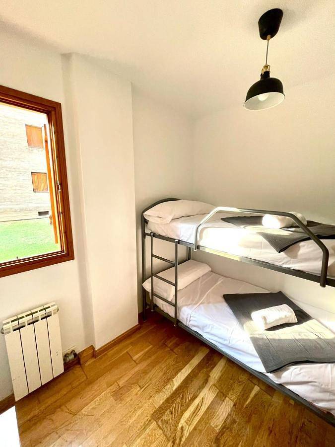Apartamento entero, Acogedor Piso En Sort Con Piscina in Sort , Pirineo Catalan