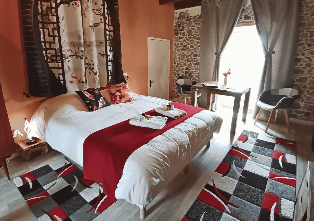 Chambre Sakura - ambiance douce avec jardin partagé et Wi-Fi in Vaudrimesnil, Région de Coutances