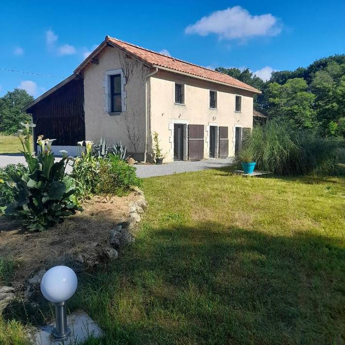 Location de vacances pour 6 personnes, avec terrasse et vue ainsi que piscine et jardin, animaux acceptés à Lacquy - 3