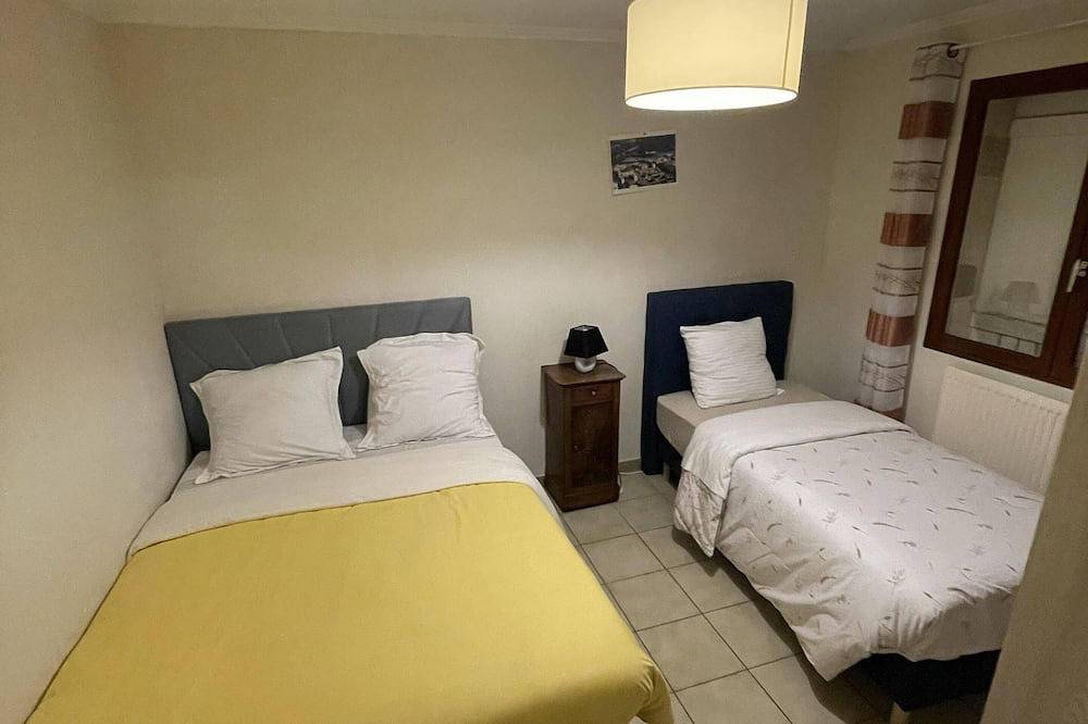 10 minutes from downtown and the train station; reverse duplex awaits you! in Bourgoin-Jallieu, Región de La Tour-du-Pin