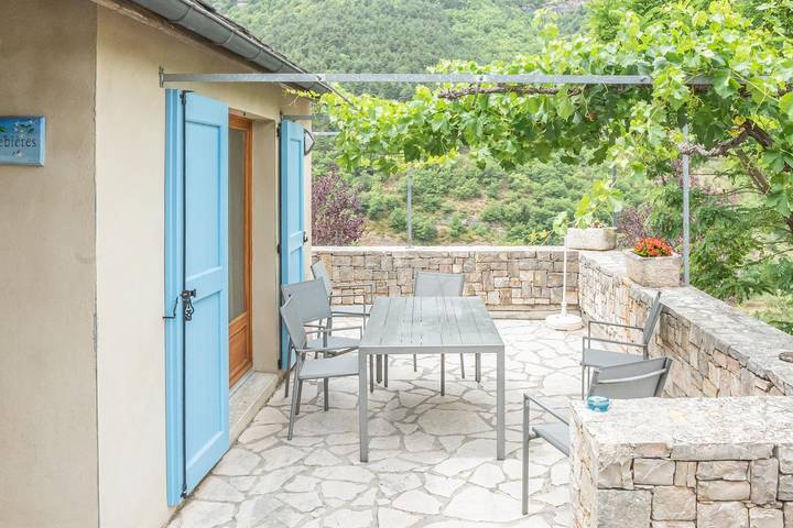 Gîte pour 6 personnes, avec Terrasse et Piscine à Les Vignes