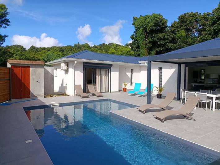 Casa rural para 6 personas, con vistas además de piscina y terraza en Guadalupe