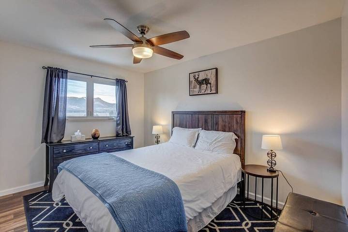 Vacation home for 10 people, with balcony and yard in Colorado Springs