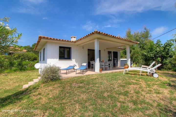 Gîte pour 4 personnes, avec Terrasse ainsi que Jardin et Vue