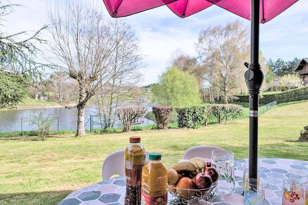 Merveilleuse maison de vacances privée pour 5 personnes avec Tv, terrasse et animaux admis in Camps-Saint-Mathurin-Léobazel, Région de Tulle