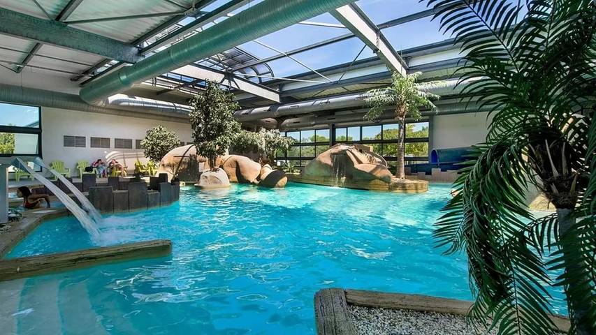 Camping pour 6 personnes, avec Terrasse ainsi que Piscine et Sauna