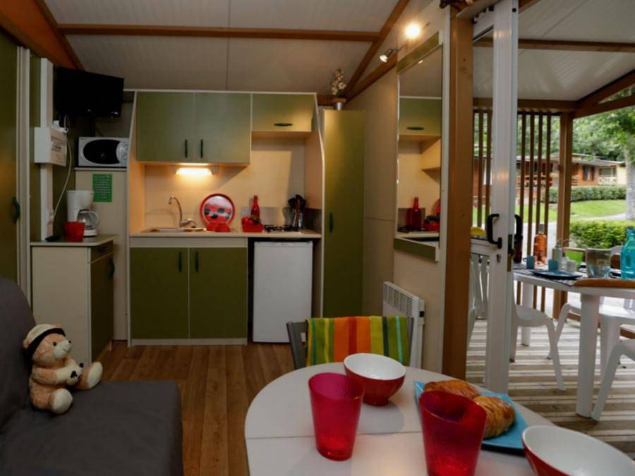 Camping des Grottes - Chalet 2 personnes - Tonga in Alliat, Parc naturel régional des Pyrénées ariégeoises