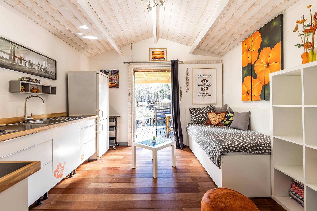 Entire studio, 'Studio 500m from Carcans Beach' with Garden & Wi-Fi in Carcans Plage, Carcans