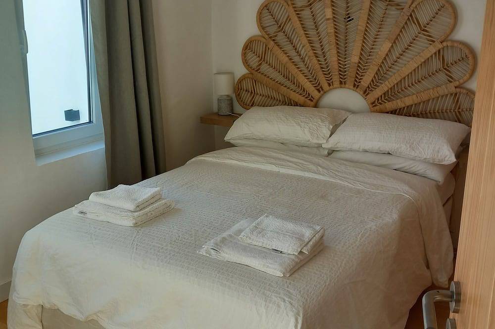 Family House with Plunge Pool and Games Room in Bordeira, Aljezur in Bordeira, Naturpark Südwest-Alentejo und Costa Vicentina