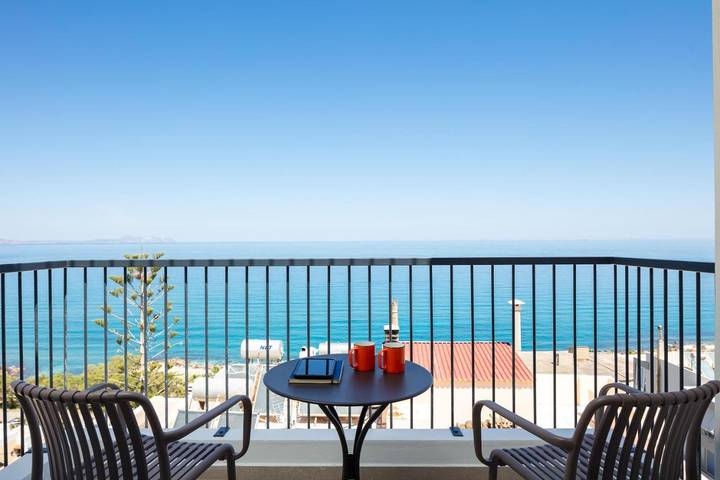 Apartahotel para 4 personas, con vistas y balcón en Creta