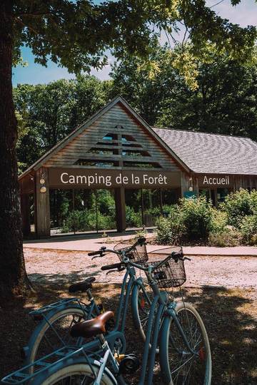 Camping pour 6 personnes, avec jardin dans la Sarthe