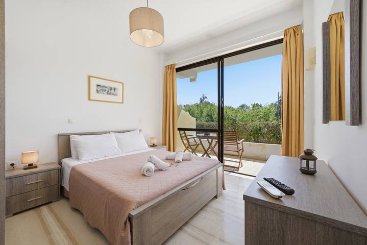 Location de vacances pour 2 personnes, avec jardin et balcon à Corfou
