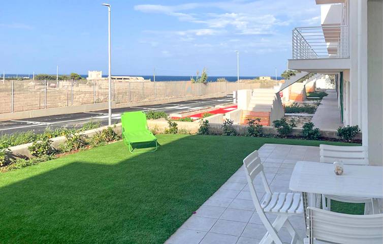 Appartamento intero, Appartamento con vista mare, piscina e terrazza, a 2,5 km dalla spiaggia in Spiaggia Calafarina, Pachino
