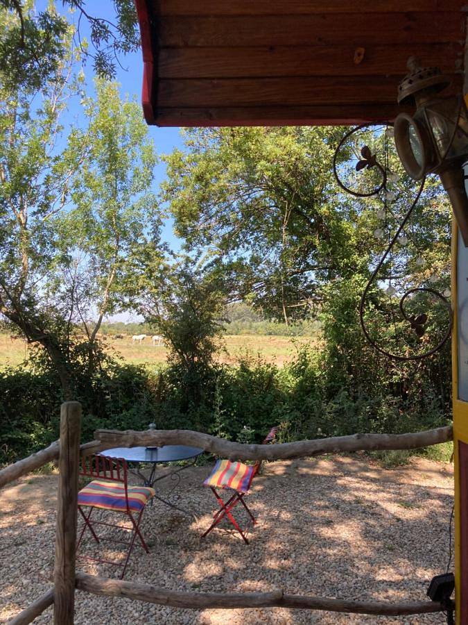 Tente pour 4 personnes, avec vue et jardin dans les Bouches-du-Rhône - 2