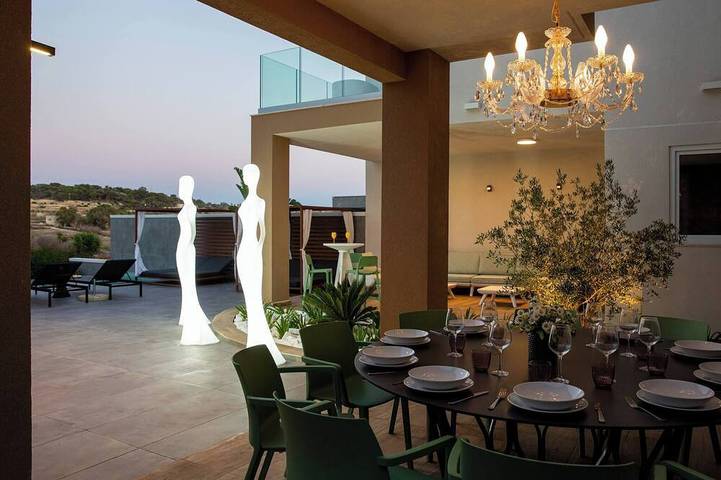 Manta: A Brand New Luxury Escape in Marsaxlokk, Insel Malta