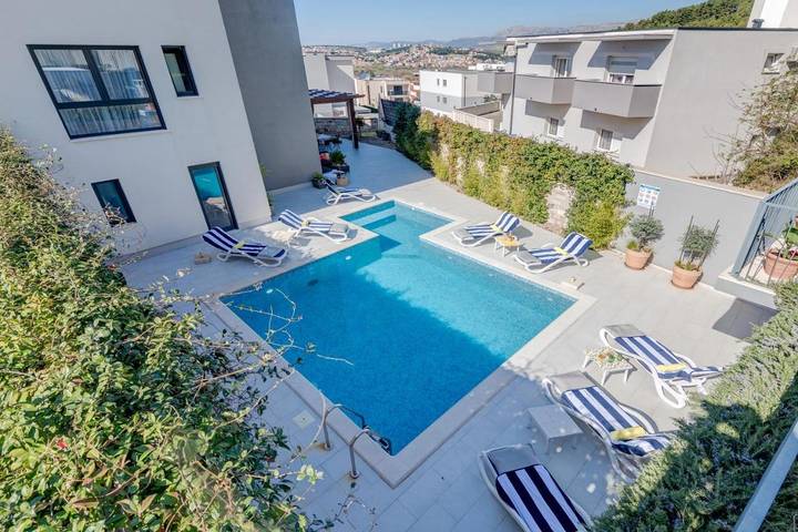Chambre d’hôte pour 2 personnes, avec piscine ainsi que jardin et vue - 1