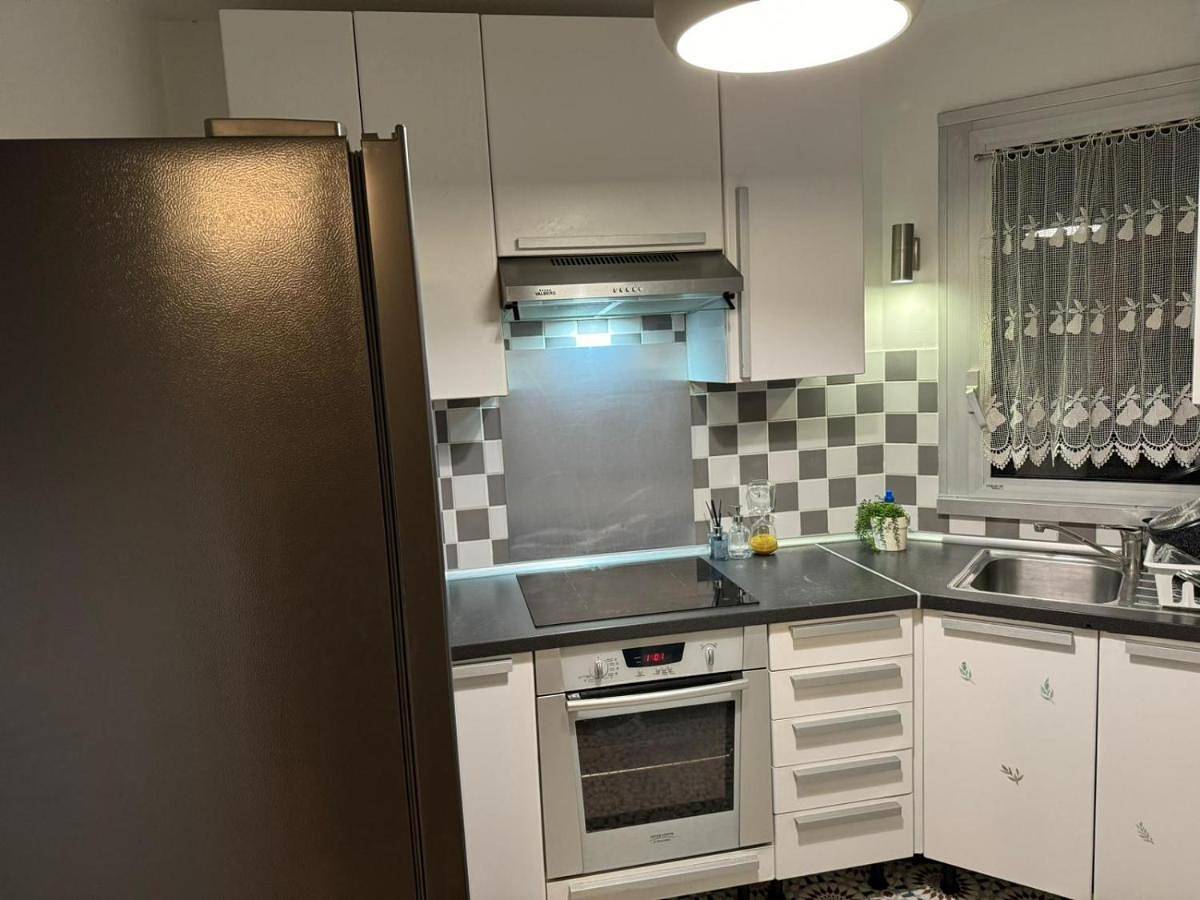 Appartement entier, Two-Bedroom Apartment in Le Kremlin-Bicêtre, Val-de-Marne