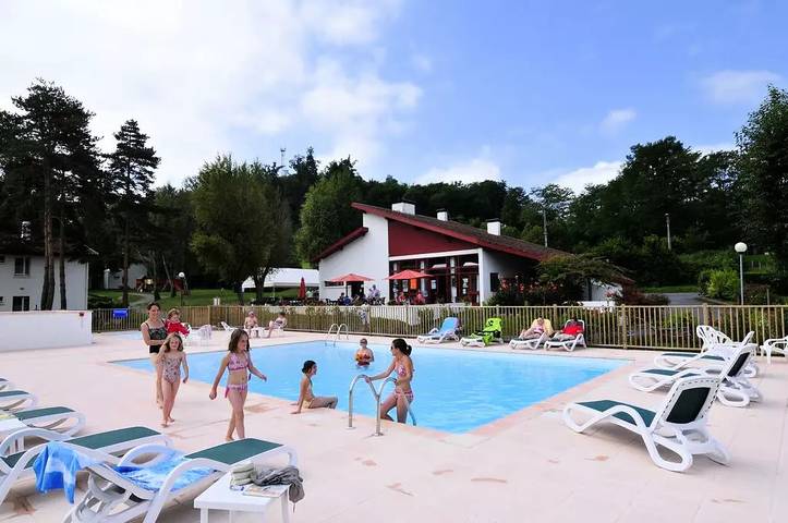 Gîte pour 6 personnes, avec terrasse et piscine, animaux acceptés à Saint-Jean-Pied-de-Port - 4