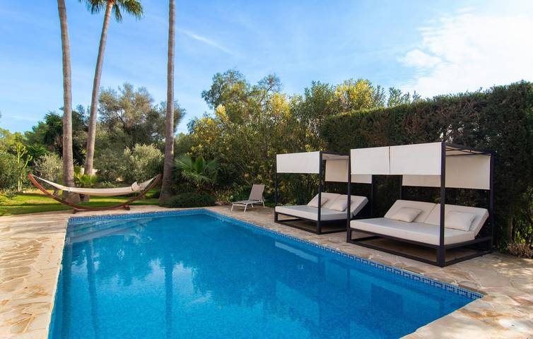 Modern Apartment with Pool & Grill, Near Marratxí in Portol, Marratxí