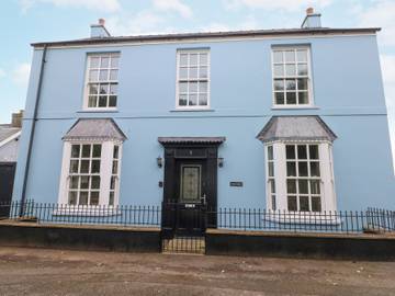 Glamping for 5 People in Penally, Pembrokeshire, Photo 1