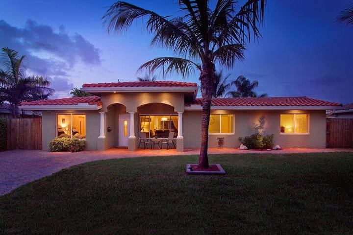 Vacation rental for 9 people, with pool and yard in Deerfield Beach