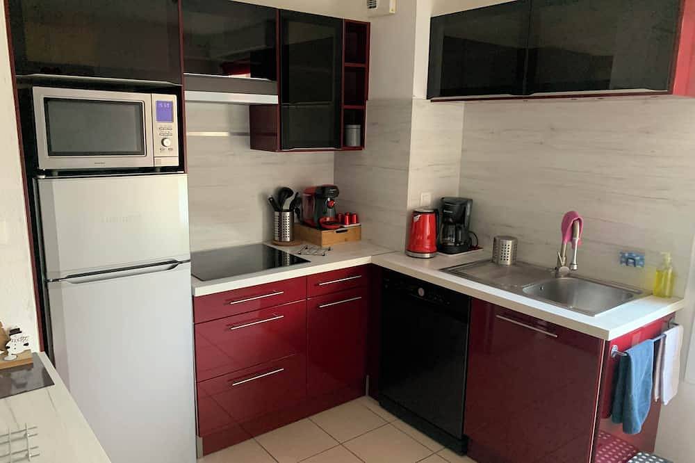 Apartamento entero, T 2 nivel jardín, moderno y acogedor, con terraza de verano y piscina. in Albertville, Albertville region