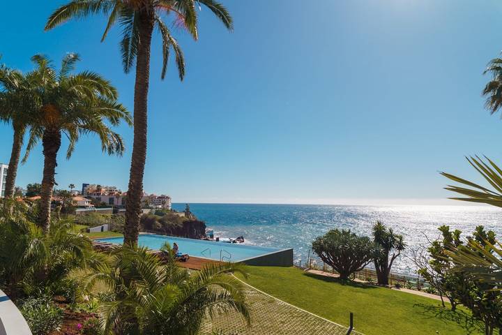 Apartamento de férias para 4 pessoas, com piscina e jardim e ainda varanda, adaptado a crianças no Funchal