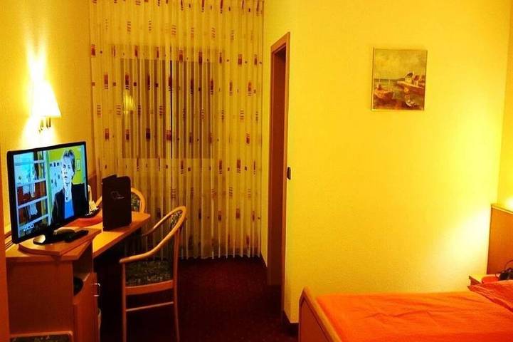 Ferienhaus für 2 Personen, mit Sauna und Garten in Wachenheim