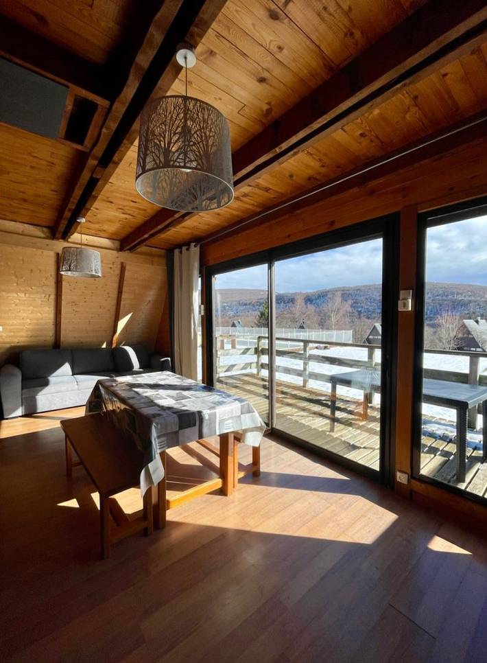 Gîte pour 6 personnes, avec terrasse ainsi que piscine et jardin, animaux acceptés dans L'Aubrac - 4