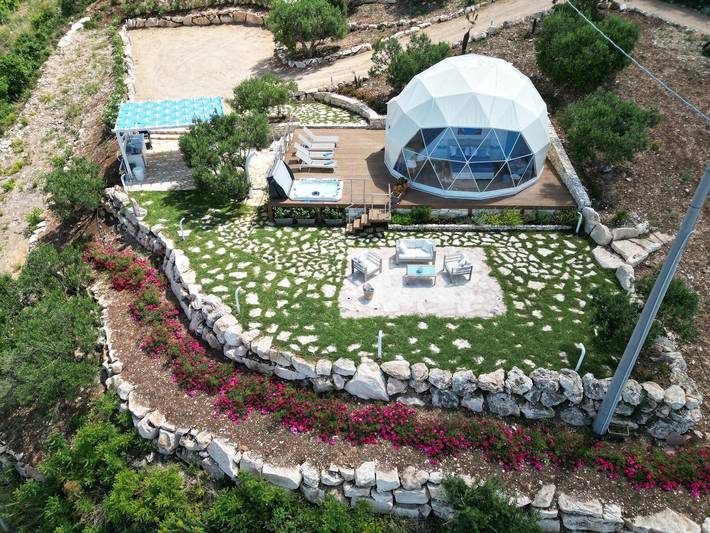 Villa for 4 people, with hot tub and yard in Sicily