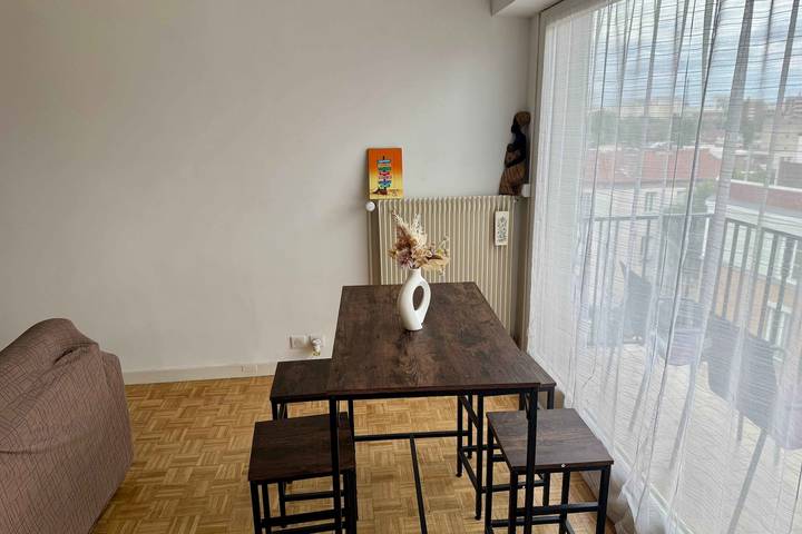Appartement entier, Élégant 2 pièces avec balcon et vue Tour Eiffel in Malakoff, Hauts-de-Seine