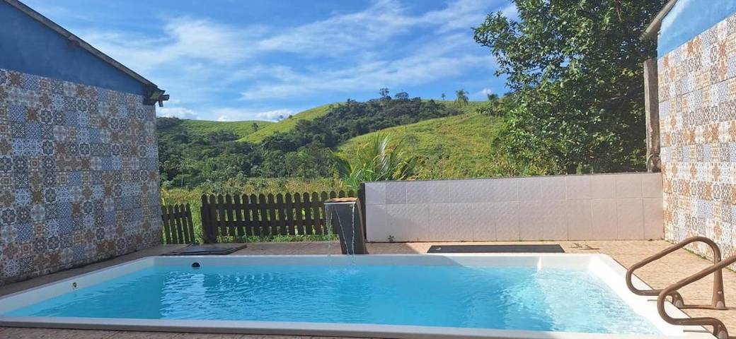 Location de vacances pour 6 personnes, avec vue ainsi que piscine et jardin dans Lorena