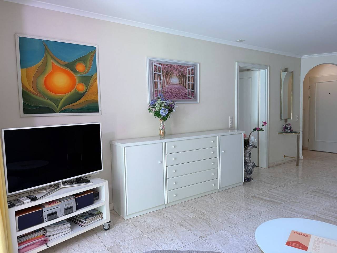 Ganze Wohnung, Moderne Parterrewohnung in gepflegtem Appartementhaus an ruhiger Lage in Minusio, Tessiner Alpen