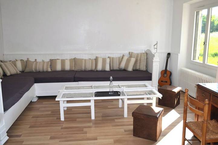Location de vacances pour 14 personnes, avec Terrasse et Jardin à Soulaures