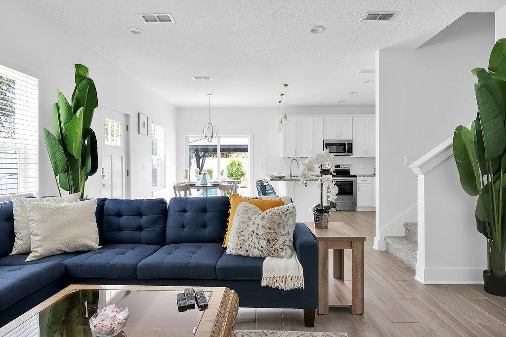 ⭐ Hot Tub + Fire Pit + Bikes - 5 Min to Beach - King Bed + Ev charger 🏝️ in Jacksonville Beach, Duval County