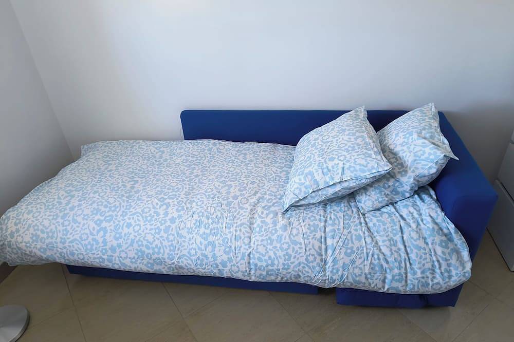 Entire apartment, A 84m2 spacious, quiet, modern flat ideal to work or explore Southern Spain in Lucena, Sierras Subbéticas