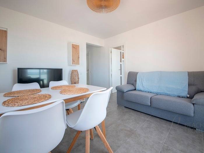 Appartement de vacances entier, R154 Beachfrontapartment 2º in Platja Llarga de Berà (Creixell), Roda de Berà