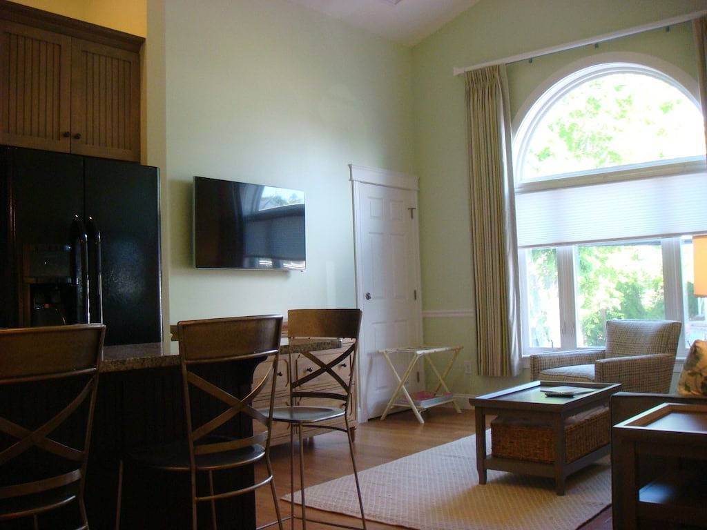 Ganze Wohnung, Neue Luxus-Zimmer-Eigentumswohnung mit In Der Stadt Lage & halbe Meile von Beach in Kennebunk, York County