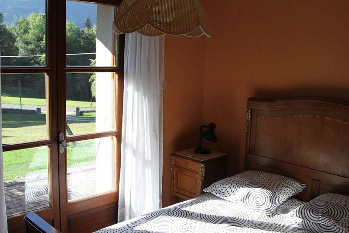 Location de vacances pour 6 personnes, avec jardin à Leschaux - 2