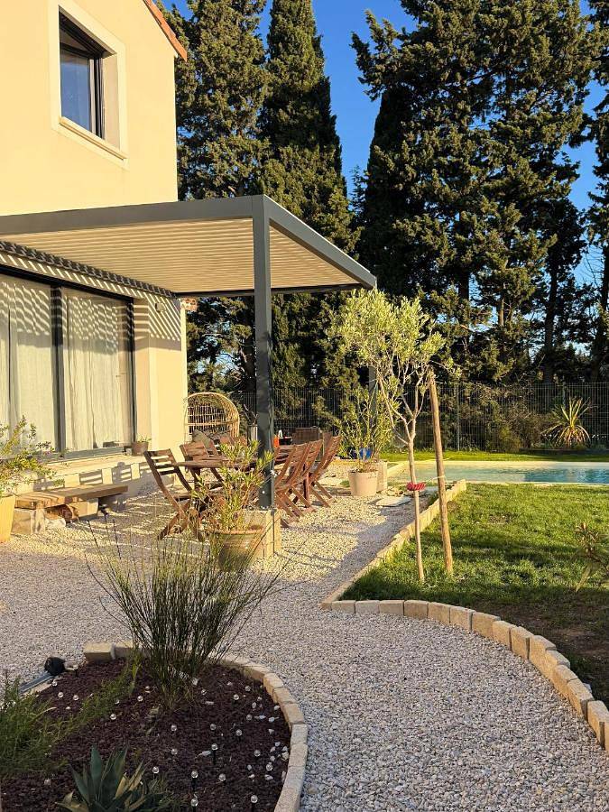 Location de vacances pour 8 personnes, avec piscine et jacuzzi à Sauveterre - 2