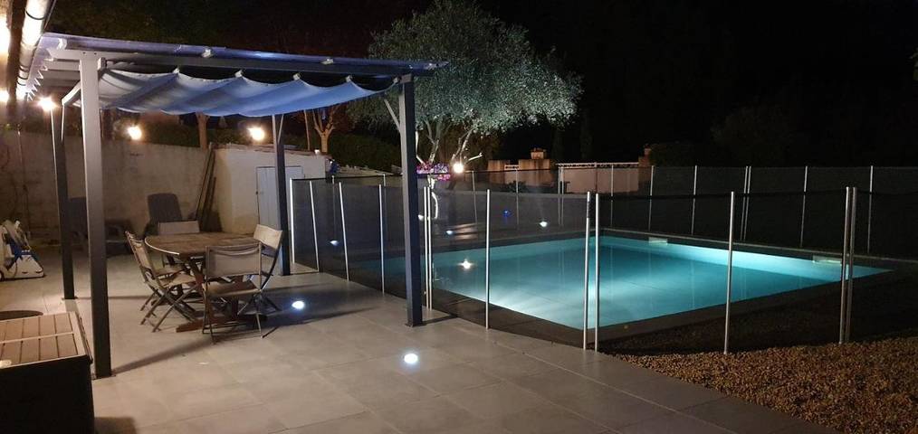 Location de vacances pour 4 personnes, avec jardin ainsi que vue et piscine à Valensole - 4