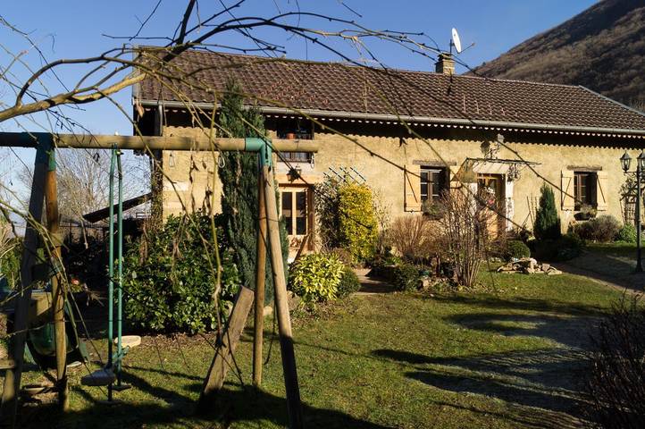 Gîte pour 6 personnes, avec jardin à Saint-Martin-de-la-Cluze