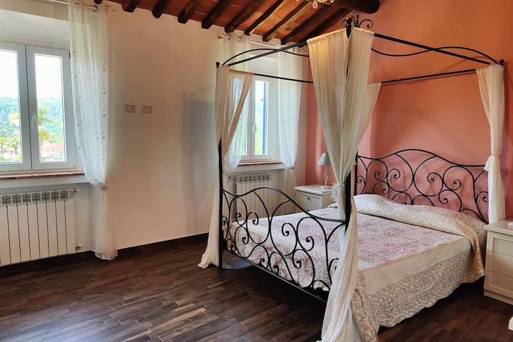 Nuova casa di campagna per famiglie, smart working e cani, con jacuzzi esterna in Camaiore (Toscana), Riviera Toscana