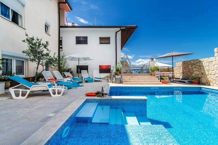 Ferienwohnung für 3 Personen, mit Balkon/Terrasse und Pool sowie Balkon in Novi Vinodolski