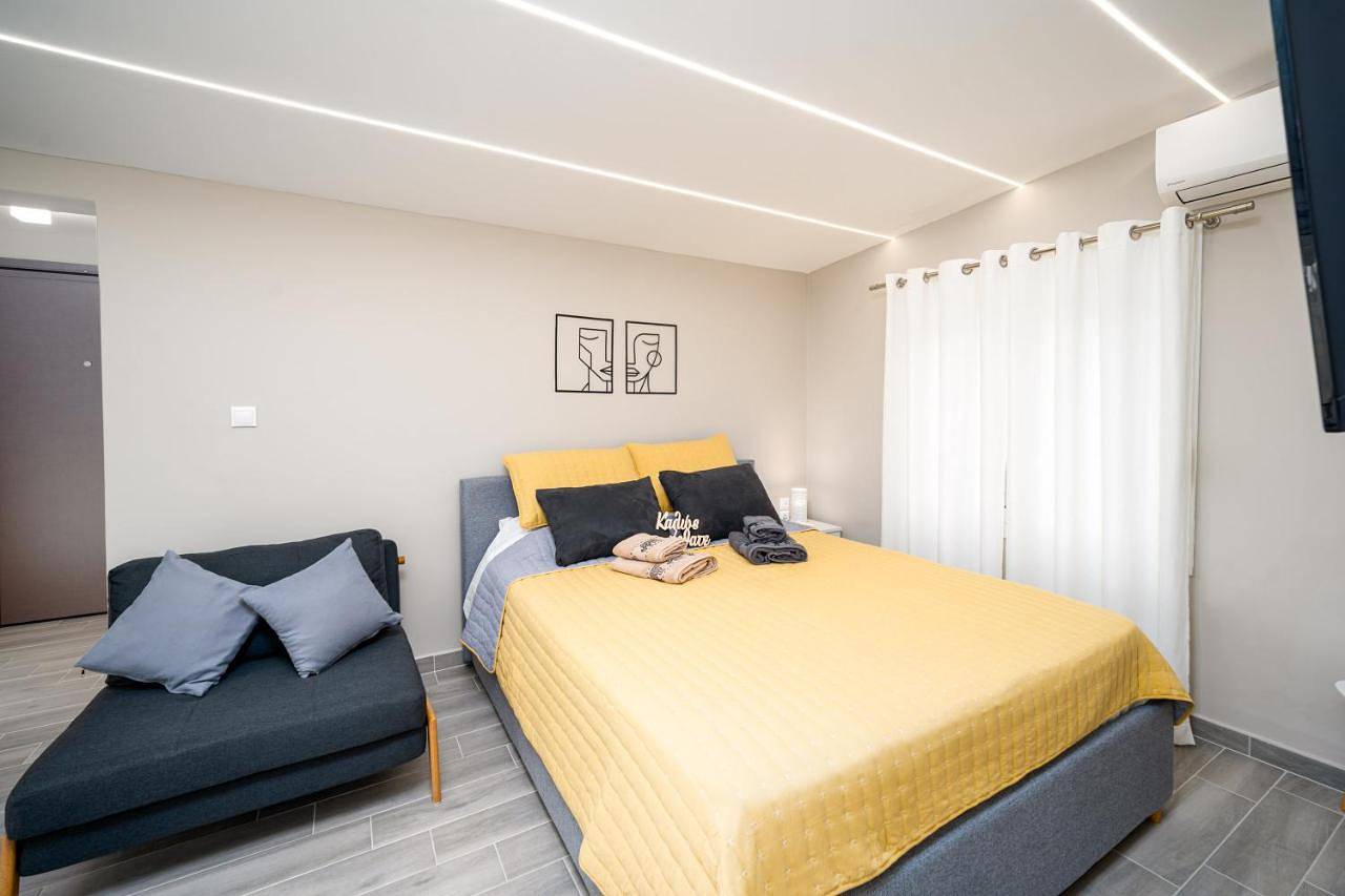 Appartement entier, John's city center roof studio flat -panorama view in Aigio, Achaïe
