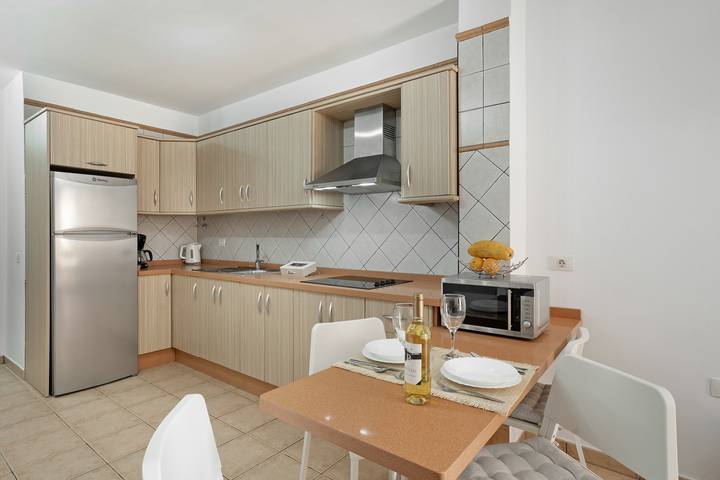 Apartamento entero, Vacaciones 'Volcán Y Mar 2 Derecha' con Balcón, Wi-Fi y Aire Acondicionado in Playa de San Juan (Guía de Isora), Guía de Isora